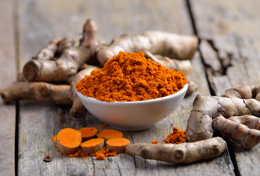 Fresh,Turmeric,Roots,On,Wooden,Table