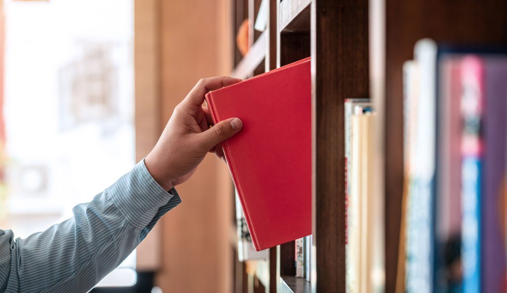 Books,shelf.men