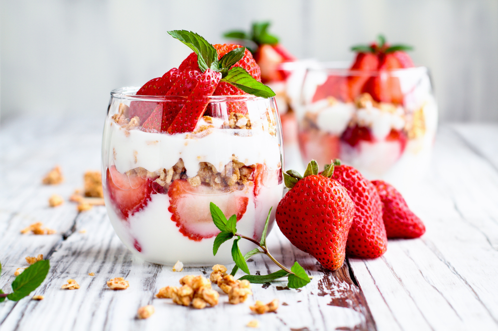 Healthy,Breakfast,Of,Strawberry,Parfaits,Made,With,Fresh,Fruit,,Yogurt