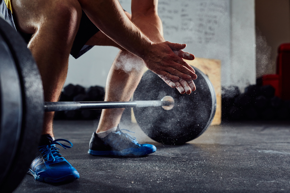 Closeup,Of,Weightlifter,Clapping,Hands,Before,Barbell,Workout,At,The