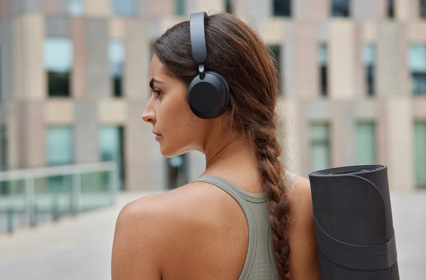 Back,View,Of,Athletic,Woman,With,Pigtail,Walks,Outdoors,Does